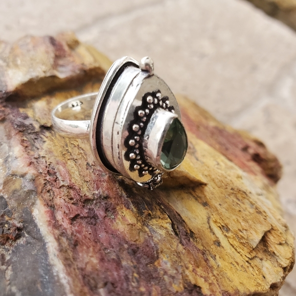 New Green Quartz 925 Silver Poison Ring. - Picture 9 of 16